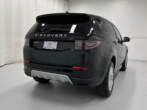 Santorini Black Metallic 2024 Land Rover Discovery Sport Core S