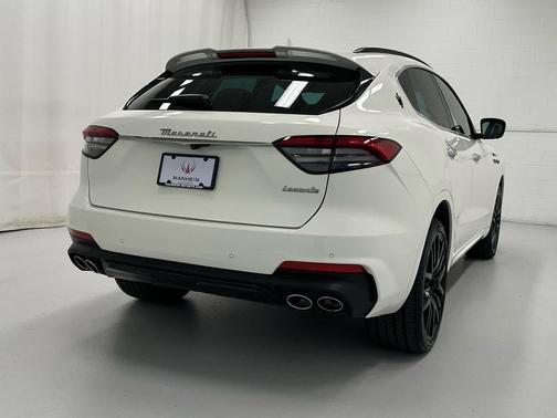Bianco 2024 Maserati Levante Modena Ultima