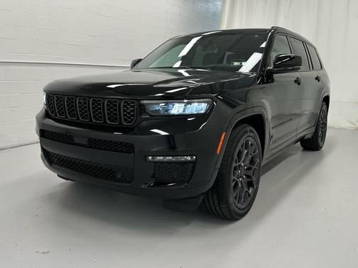 Diamond Black Crystal Pearlcoat 2023 Jeep Grand Cherokee L Summit Reserve