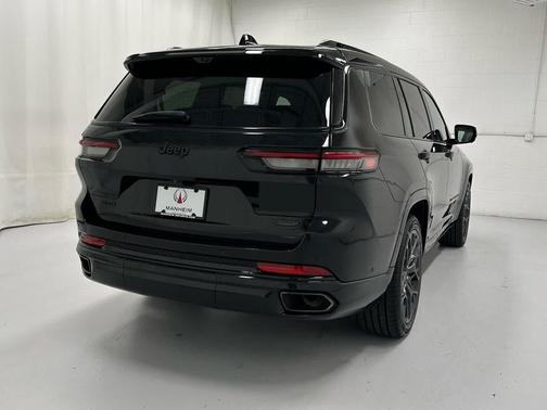 Diamond Black Crystal Pearlcoat 2023 Jeep Grand Cherokee L Summit Reserve