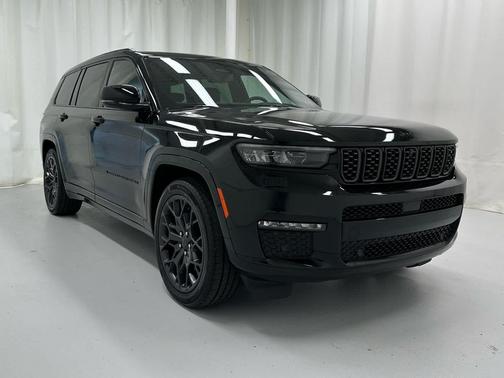 Diamond Black Crystal Pearlcoat 2023 Jeep Grand Cherokee L Summit Reserve