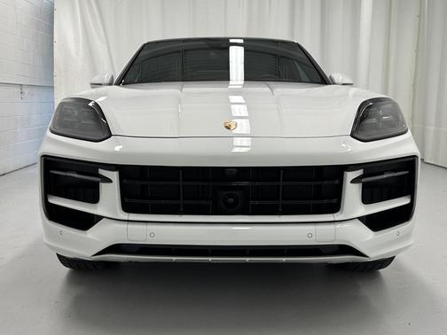 2025 Porsche Cayenne GTS