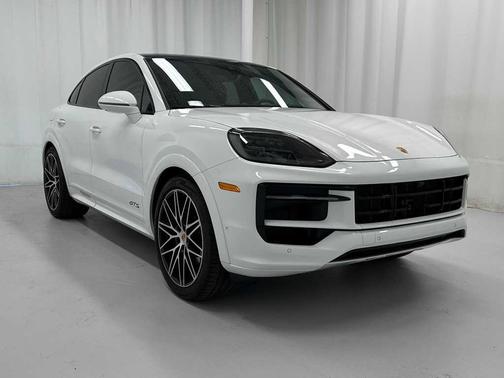 2025 Porsche Cayenne GTS