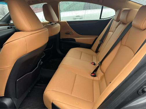 2023 Lexus ES 350 Base