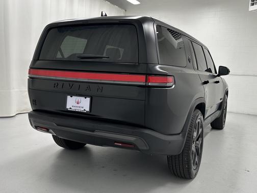 2025 Rivian R1S Adventure