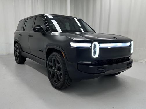 2025 Rivian R1S Adventure