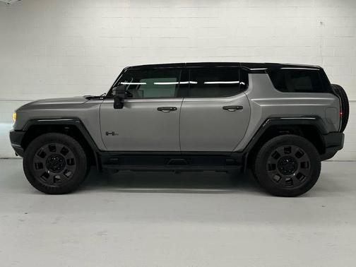 Magnus Gray Matte 2026 GMC HUMMER EV SUV 3X