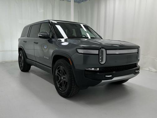 2023 Rivian R1S Adventure