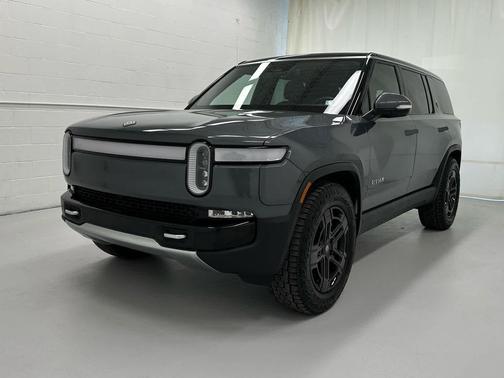 2023 Rivian R1S Adventure