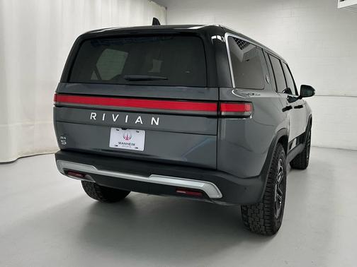 2023 Rivian R1S Adventure