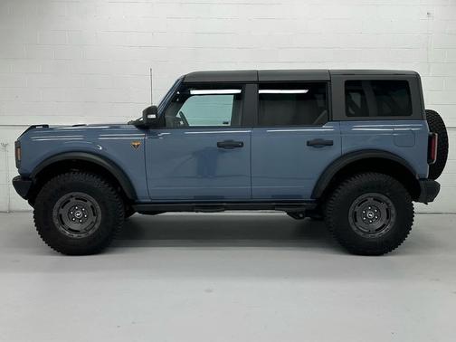 Azure Gray Metallic Tri-Coat 2024 Ford Bronco Badlands