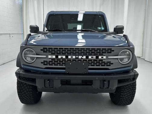 Azure Gray Metallic Tri-Coat 2024 Ford Bronco Badlands