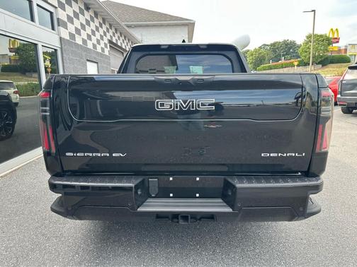 Onyx Black 2025 GMC Sierra EV Extended Range Denali