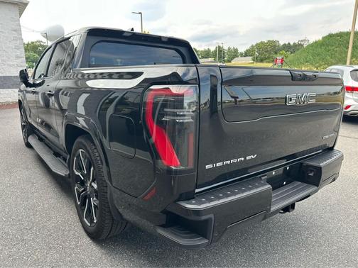 Onyx Black 2025 GMC Sierra EV Extended Range Denali