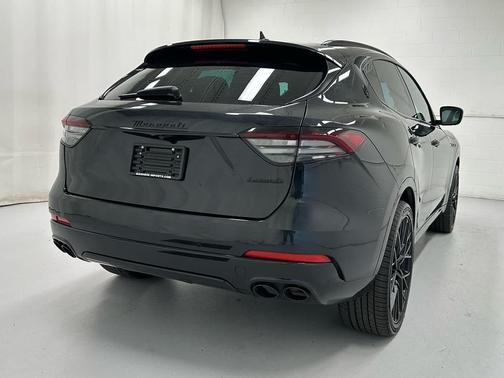 Nero Ribelle Metallic 2022 Maserati Levante GT