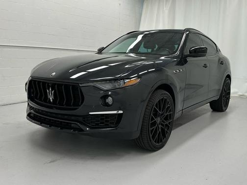 Nero Ribelle Metallic 2022 Maserati Levante GT