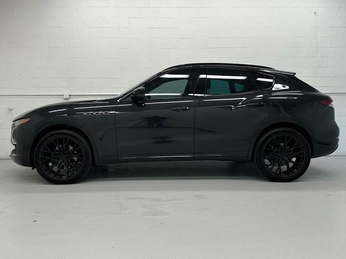 Nero Ribelle Metallic 2022 Maserati Levante GT