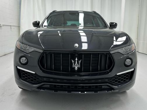 Nero Ribelle Metallic 2022 Maserati Levante GT