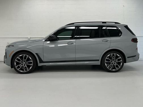 Brooklyn Grey Metallic 2026 BMW X7 M60i