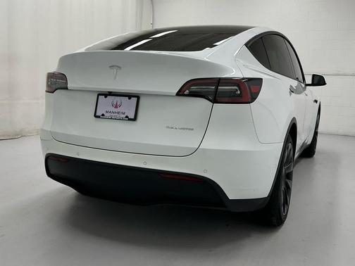 2022 Tesla Model Y Long Range Dual Motor All-Wheel Drive