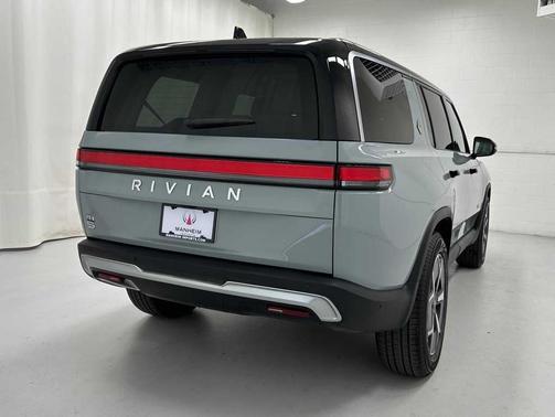 2023 Rivian R1S Adventure