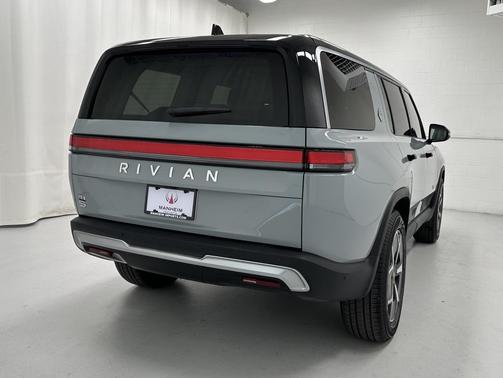 2023 Rivian R1S Adventure