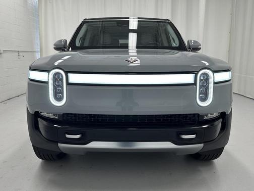 2023 Rivian R1S Adventure