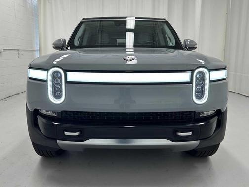 2023 Rivian R1S Adventure