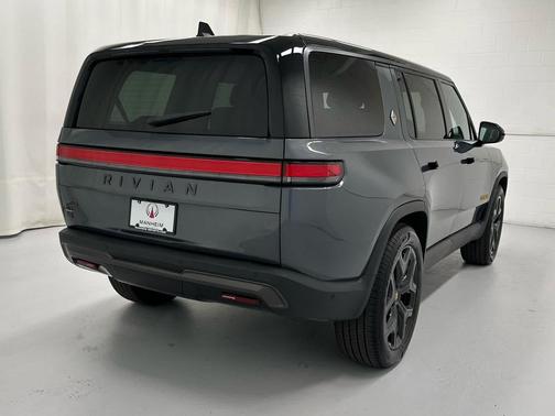 El Cap Granite 2025 Rivian R1S Ascend Tri Motor Max Pack