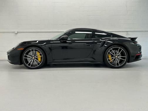 BLACK 2025 Porsche 911 Turbo