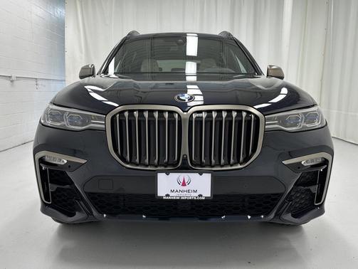 2022 BMW X7 M50i