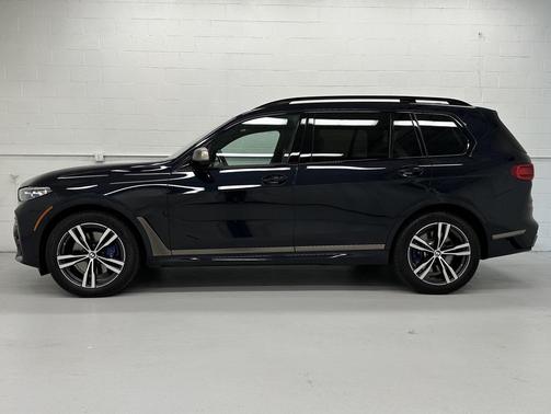 2022 BMW X7 M50i