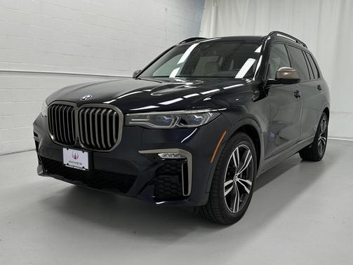 2022 BMW X7 M50i