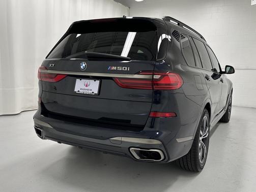2022 BMW X7 M50i