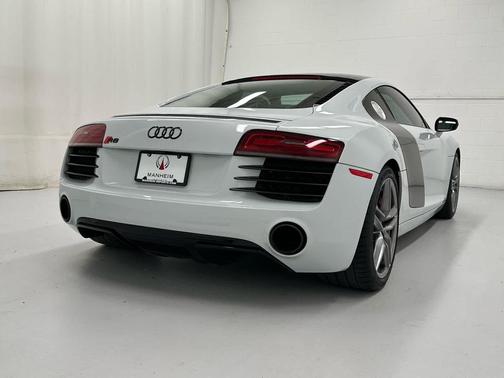Ibis White 2015 Audi R8 4.2