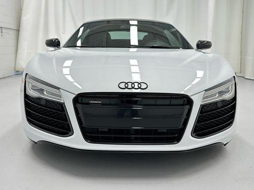 Ibis White 2015 Audi R8 4.2
