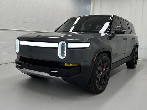 2023 Rivian R1S Adventure