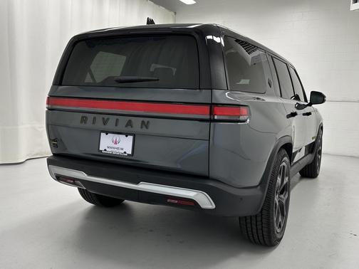 2023 Rivian R1S Adventure