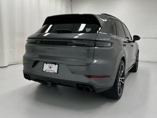 Quartzite Grey Metallic 2025 Porsche Cayenne S
