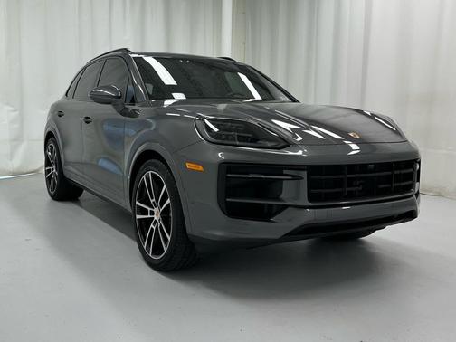 Quartzite Grey Metallic 2025 Porsche Cayenne S