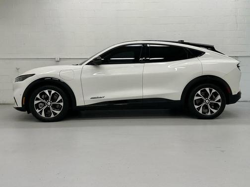 Star White Metallic Tri-Coat 2023 Ford Mustang Mach-E Premium