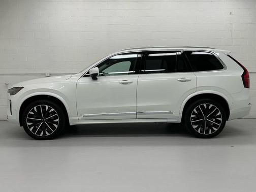 2025 Volvo XC90 B6 Plus 7-Seater