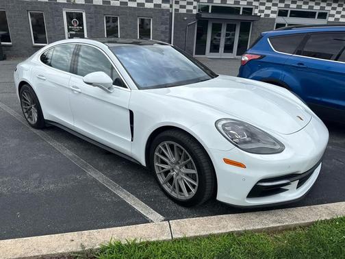 Carrara White Metallic 2017 Porsche Panamera 4S