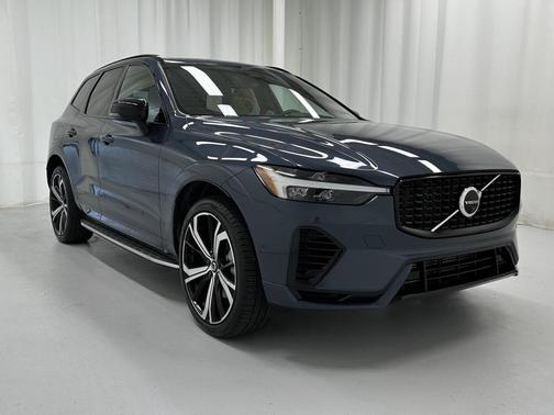 2023 Volvo XC60 Recharge Plug-In Hybrid T8 Ultimate Dark Theme