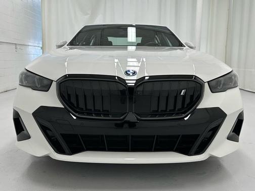 2025 BMW i5 xDrive40