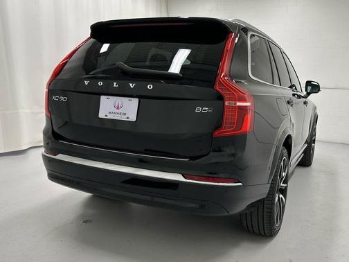 2024 Volvo XC90 B5 Plus Bright Theme
