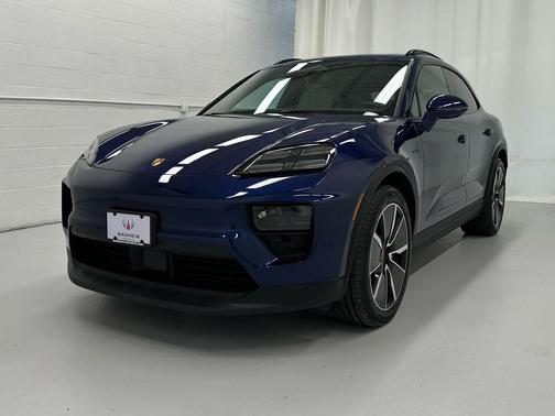 Gentian Blue Metallic 2025 Porsche Macan Macan Electric 4