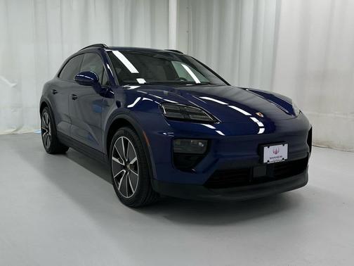 Gentian Blue Metallic 2025 Porsche Macan Macan Electric 4