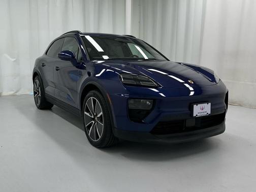 Gentian Blue Metallic 2025 Porsche Macan Macan Electric 4