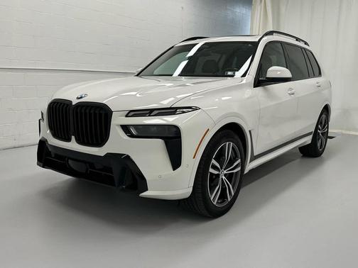 Alpine White 2023 BMW X7 xDrive40i